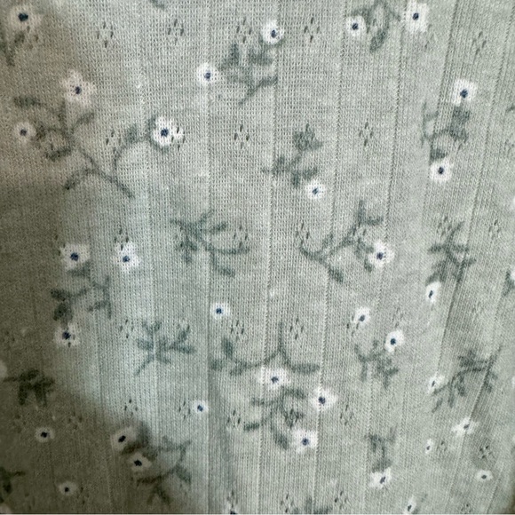 NWT. Hippie Rose Trendy Plus Size Printed Henley Neck Top Juniors 3X Sage Ditsy. - Picture 7 of 14